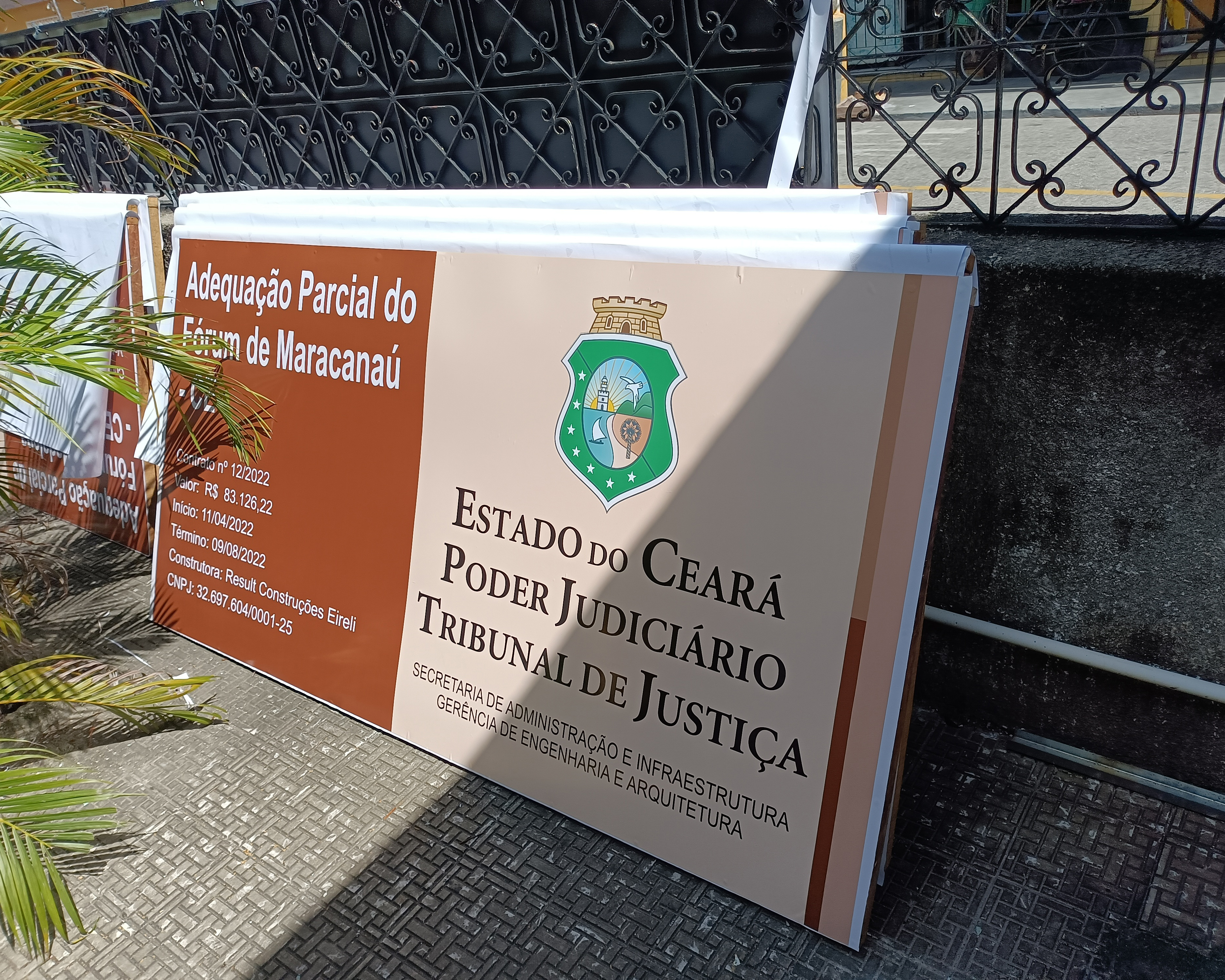 Placa para sinalizar Obras do governo, Chapa de zinco, adesivado, quadro de madeira