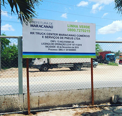 Placa ambiental da Prefeitura de Maracanaú
